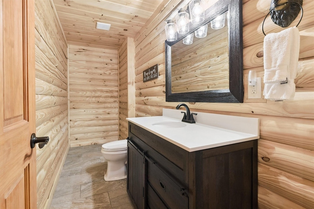 Climbing To New Heights 2 Bedroom Cabin