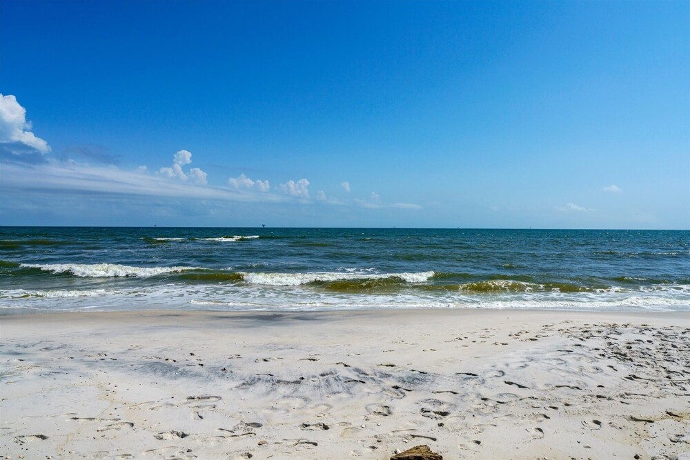 Knee Deep - Amazing Beach Cottage Locates On Sugar White Sands. Great Gulf And Bay Views. 4 Bedroom Home by RedAwning view 4