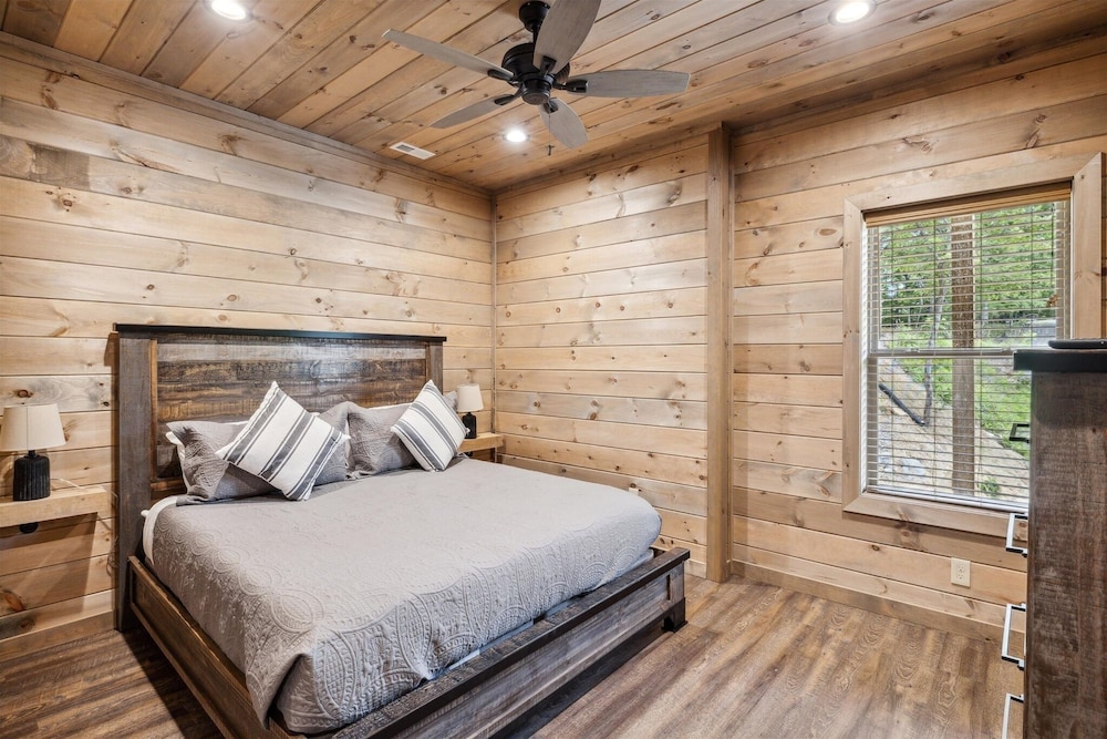Changes In Latitude 3 Bedroom Cabin by RedAwning view 4