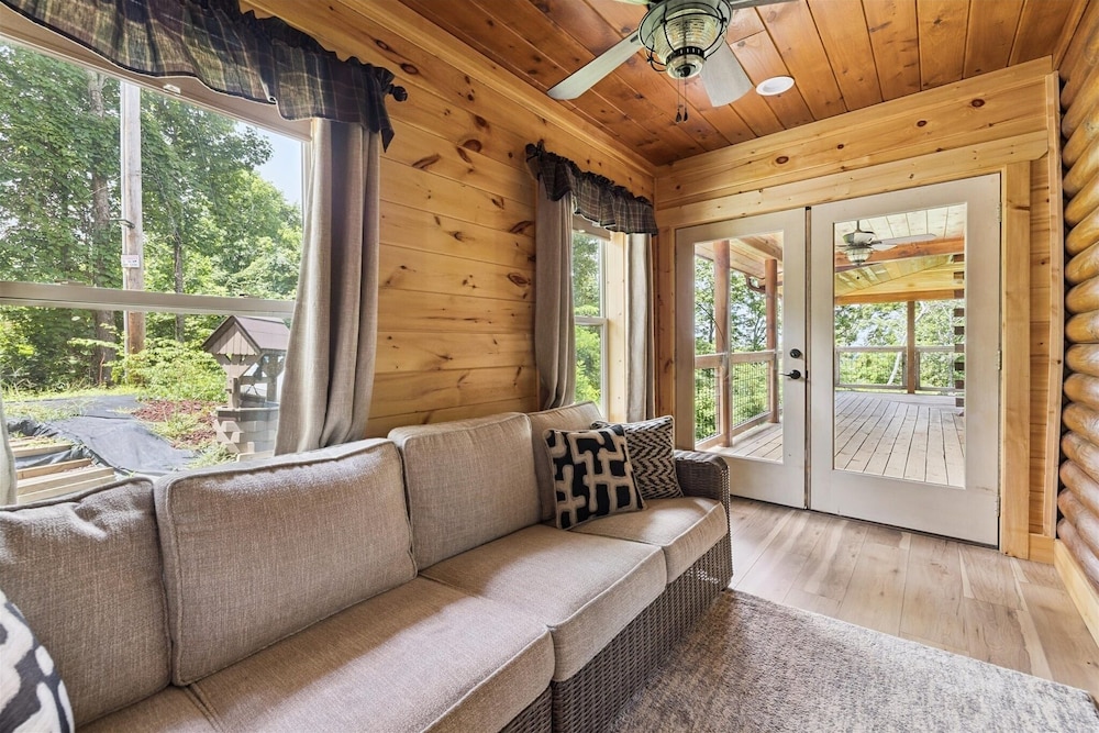 Climbing To New Heights 2 Bedroom Cabin