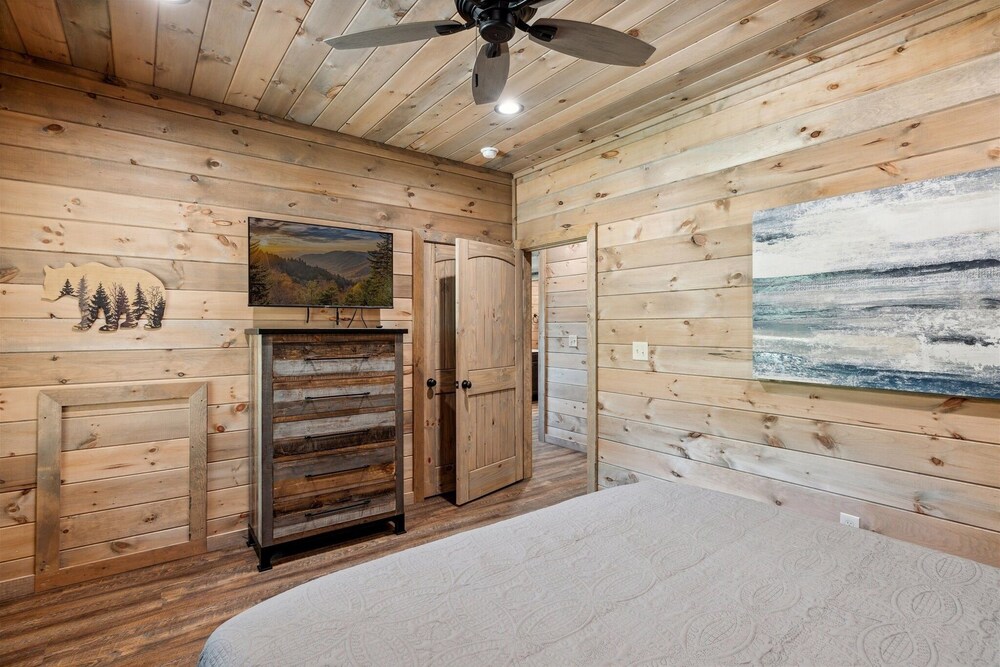 Changes In Latitude 3 Bedroom Cabin by RedAwning view 5