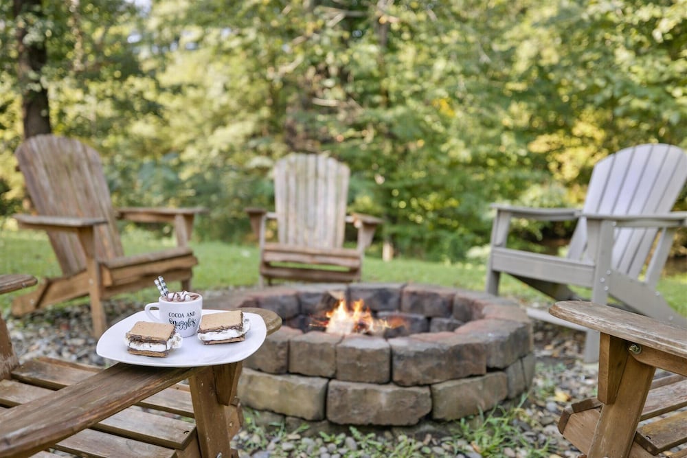 River View Dog Friendly Game Room w Hot Tub