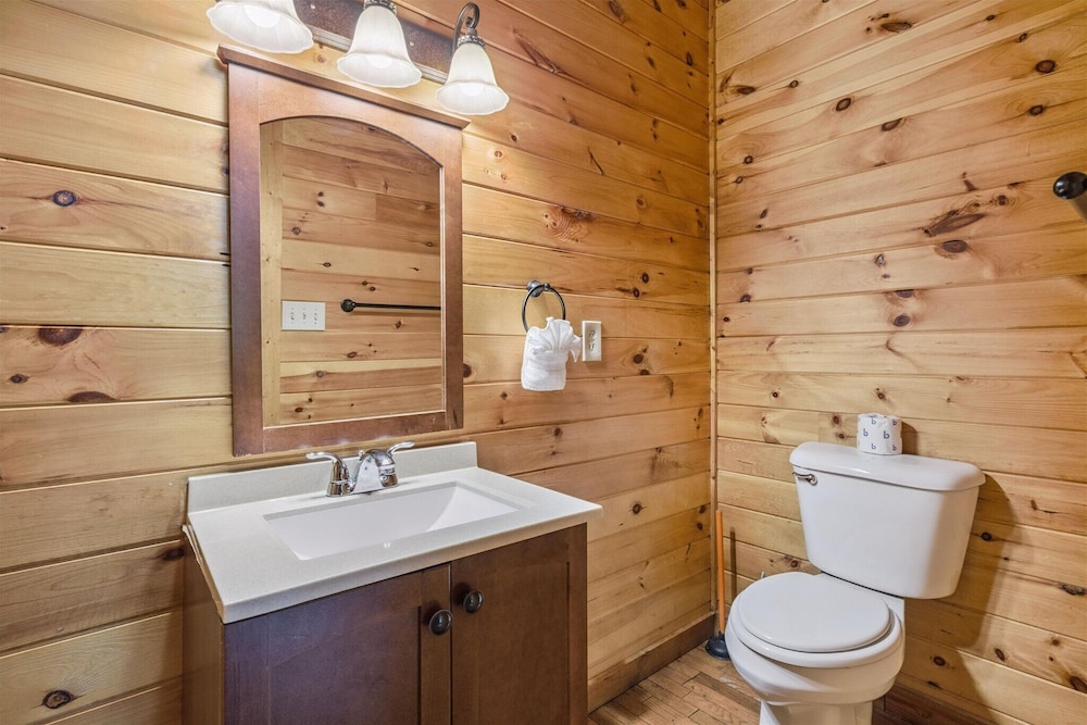River View Dog Friendly Game Room w Hot Tub