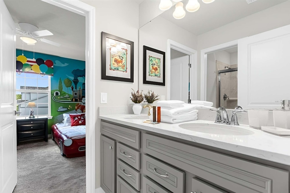Luxury Themed Villa With Pool Near Disney & Attractions