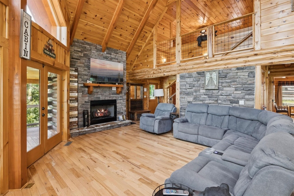 Climbing To New Heights 2 Bedroom Cabin