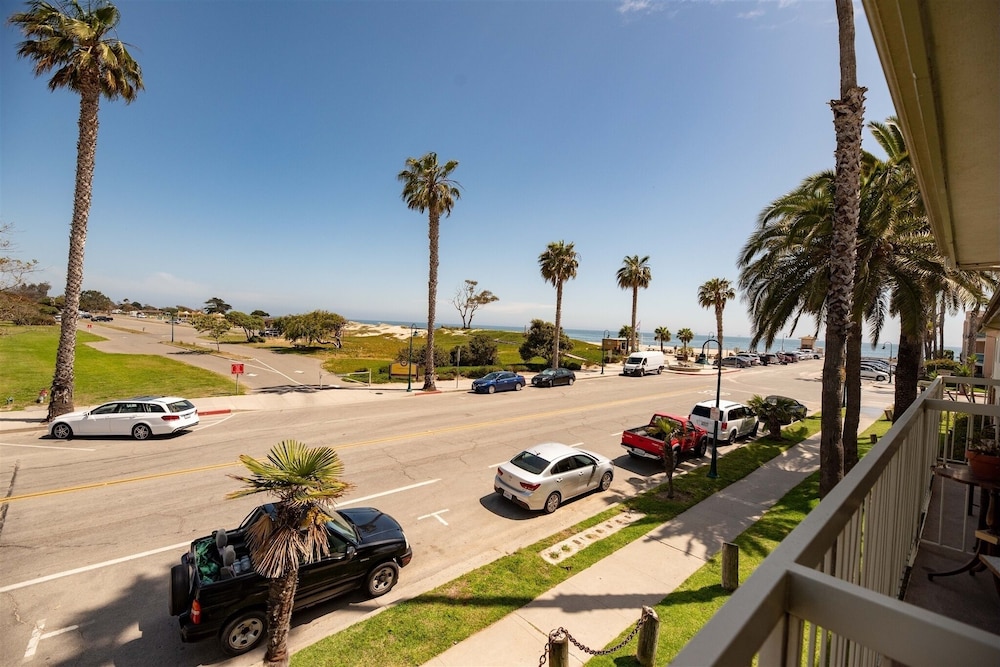Beautiful 1 Bed Beach Balcony Condo #207 1 Bedroom Condo by Sunset Shores Condominiums