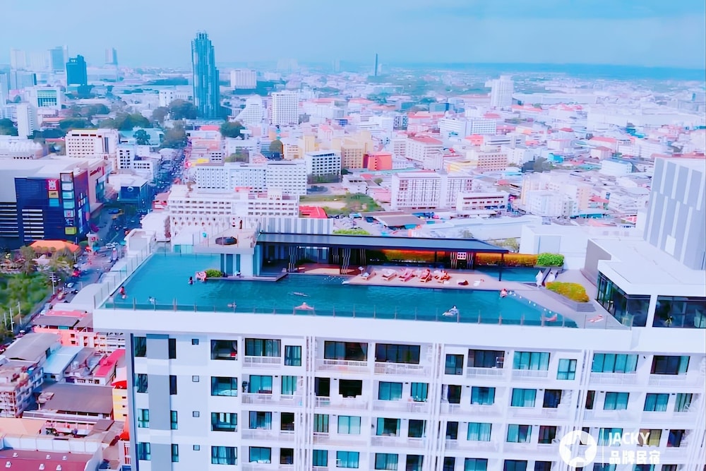 Best Pool With 360 View of Pattaya & Best Location