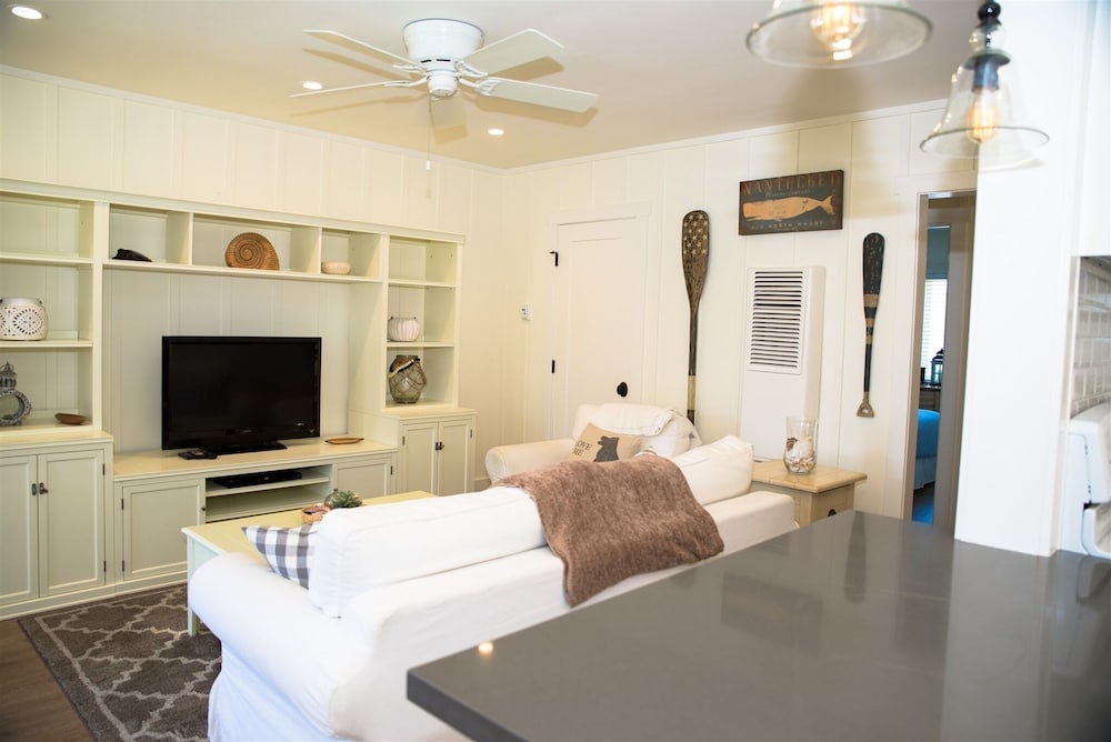 4980 Sandyland Road #216 2 Bedroom Condo by RedAwning