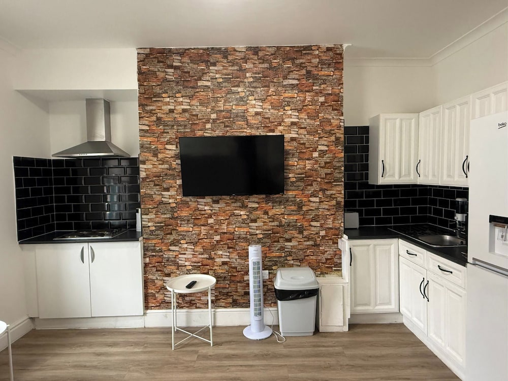 Blackpool - Apartment - Sleeps 6- Coastal Stay