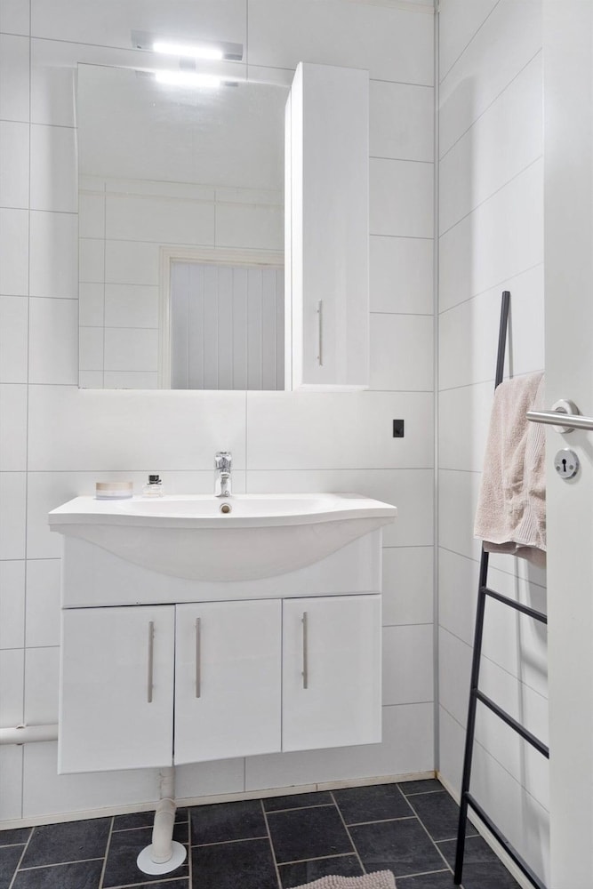 Cozy 1-bedroom Apartment in Ålesund's Heart