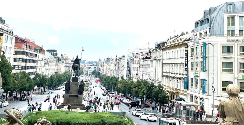 Apartment U Muzea and Vaclavske Namesti