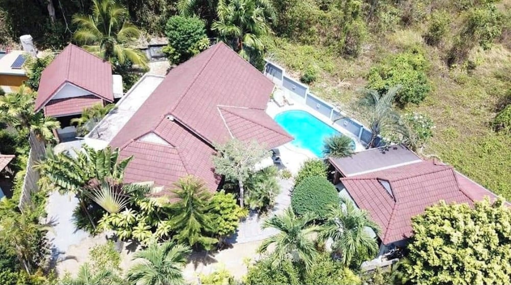 Villa With Private Pool and Mountain Views