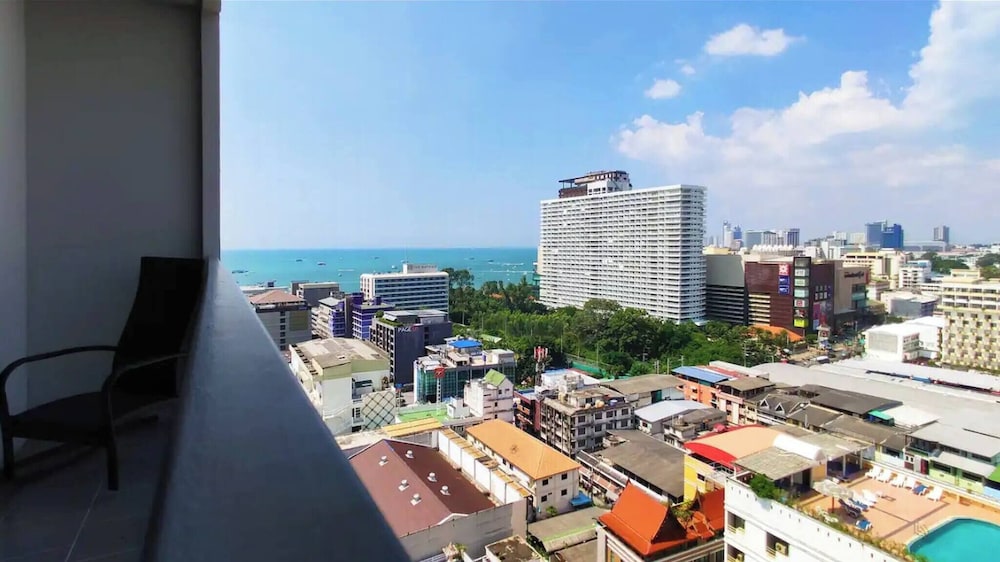 Fully Furnished Excellent Location -next to Beach