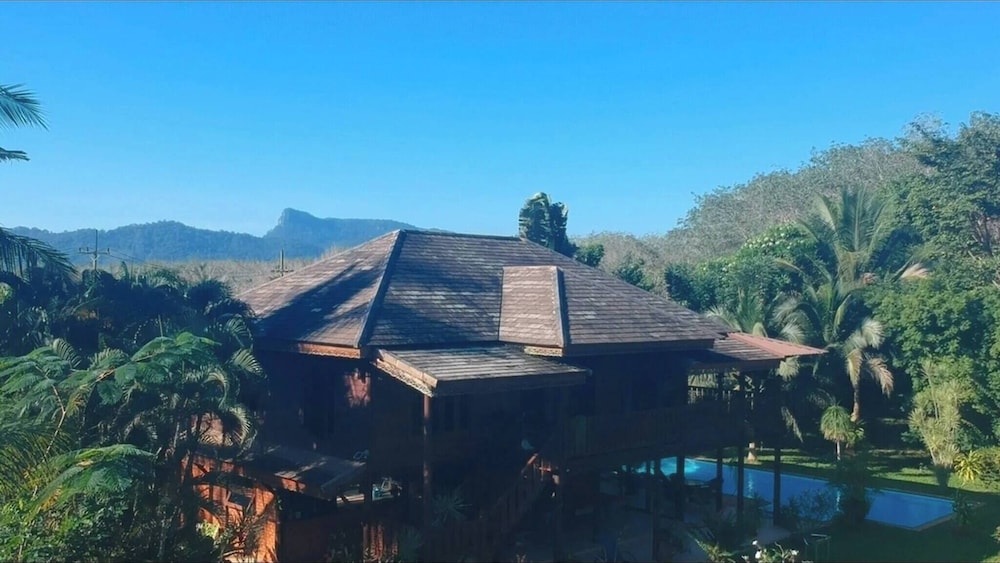 Villa Paraiso Traditional Thai