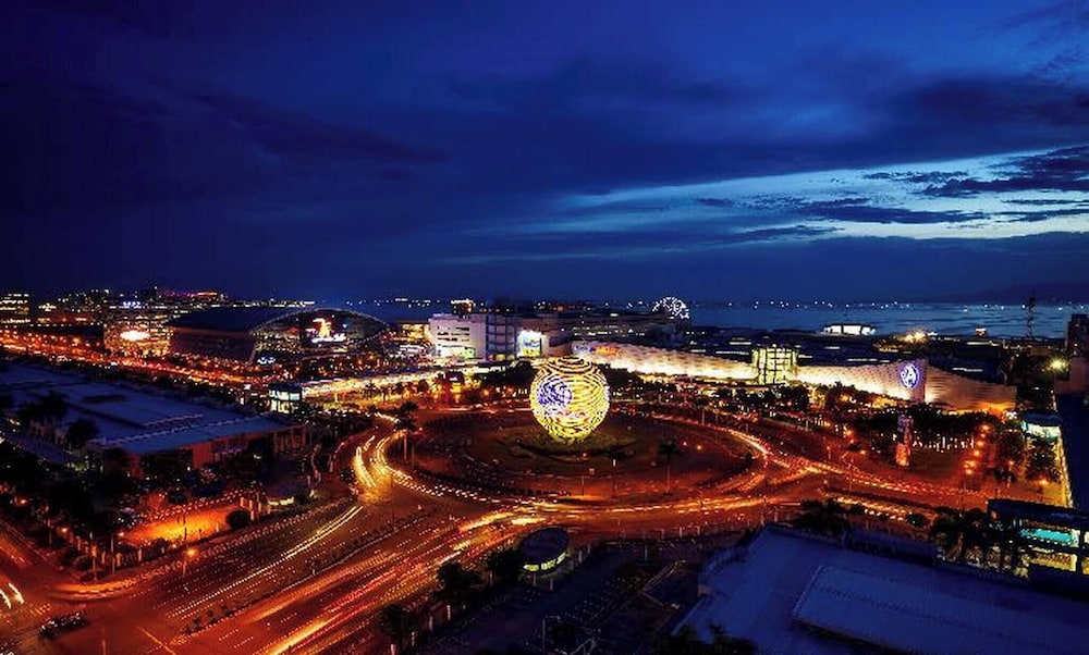 Urban Retreat at Shell Residences With Netflix 300mbps Wifi
