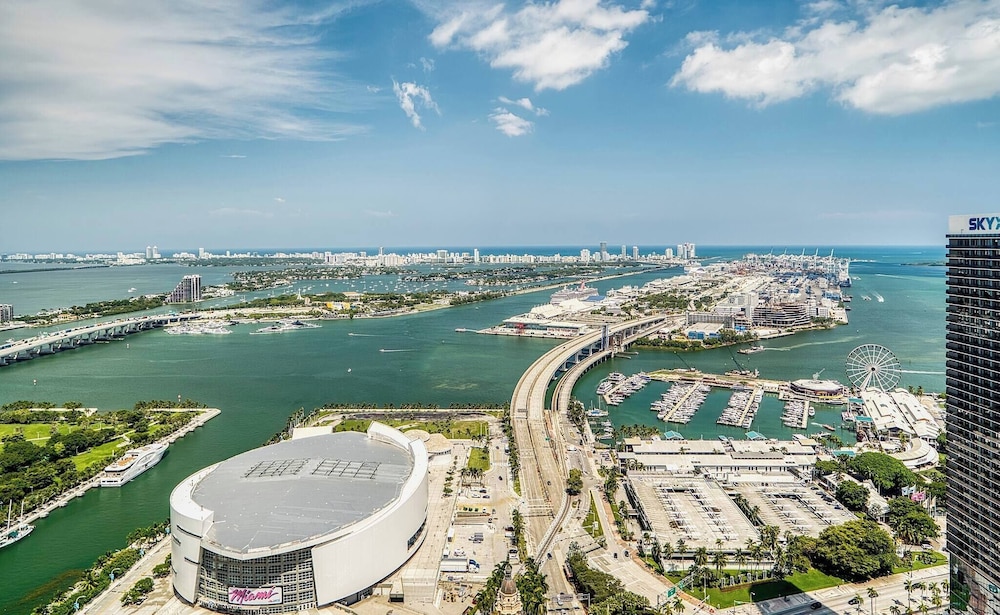 3BR Penthouse Direct, Stunning Water Views