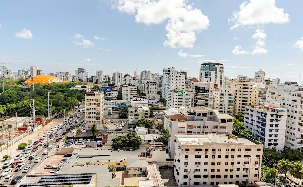 Luxurious Santo Domingo Apartment in Heart of the City, Wifi, Pool, Parking Free