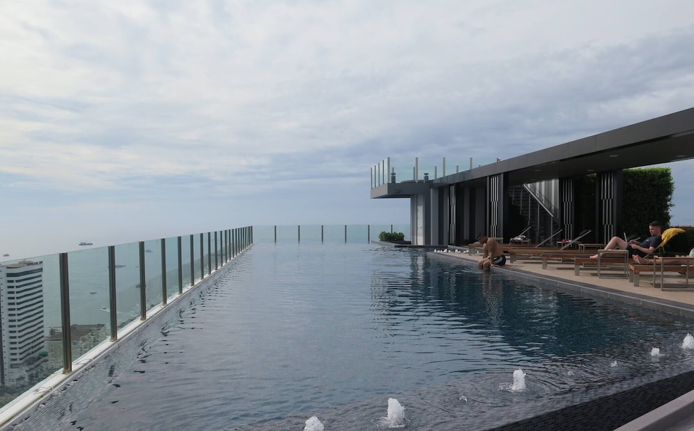 The Base Central Pattaya - 1 bdr Condo With Pool