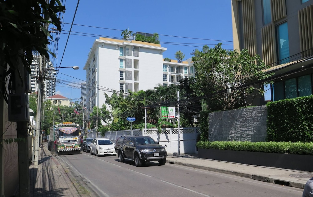 S39- 1 Bedroom Downtown Apt With Balcony and Pool