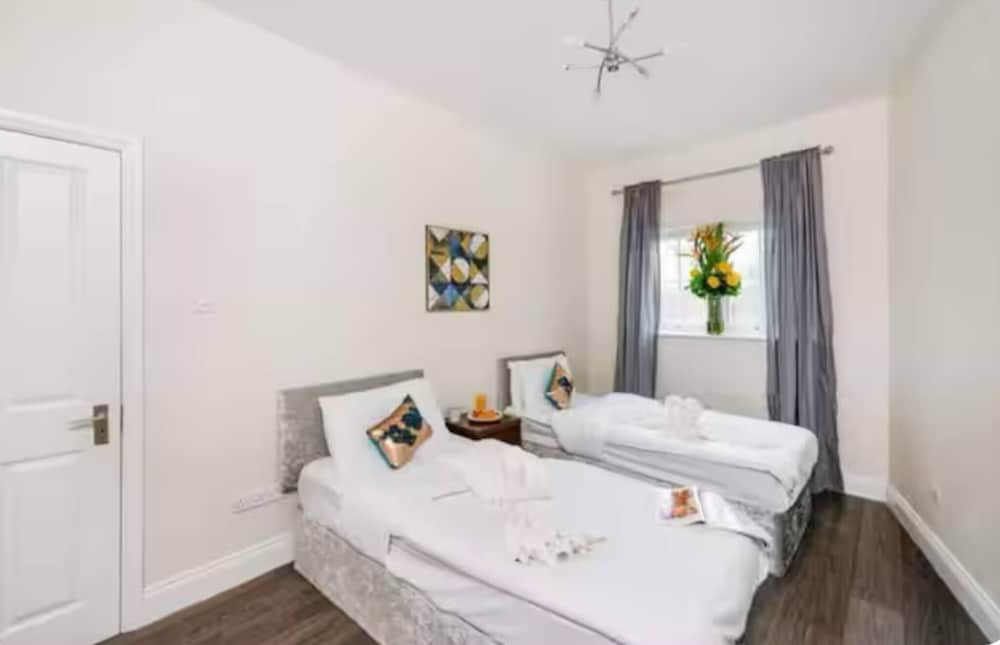 Bright & Lush 2 Bed Apartment