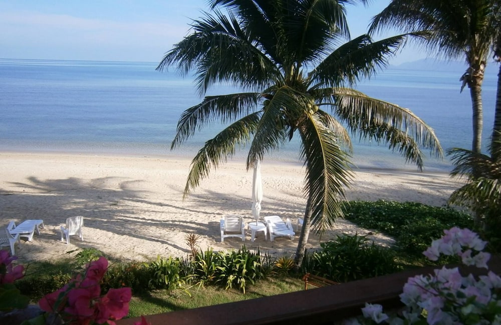 Beachfront Oasis With Private Pool and Jacuzzi on Samui's Bang Por Beach