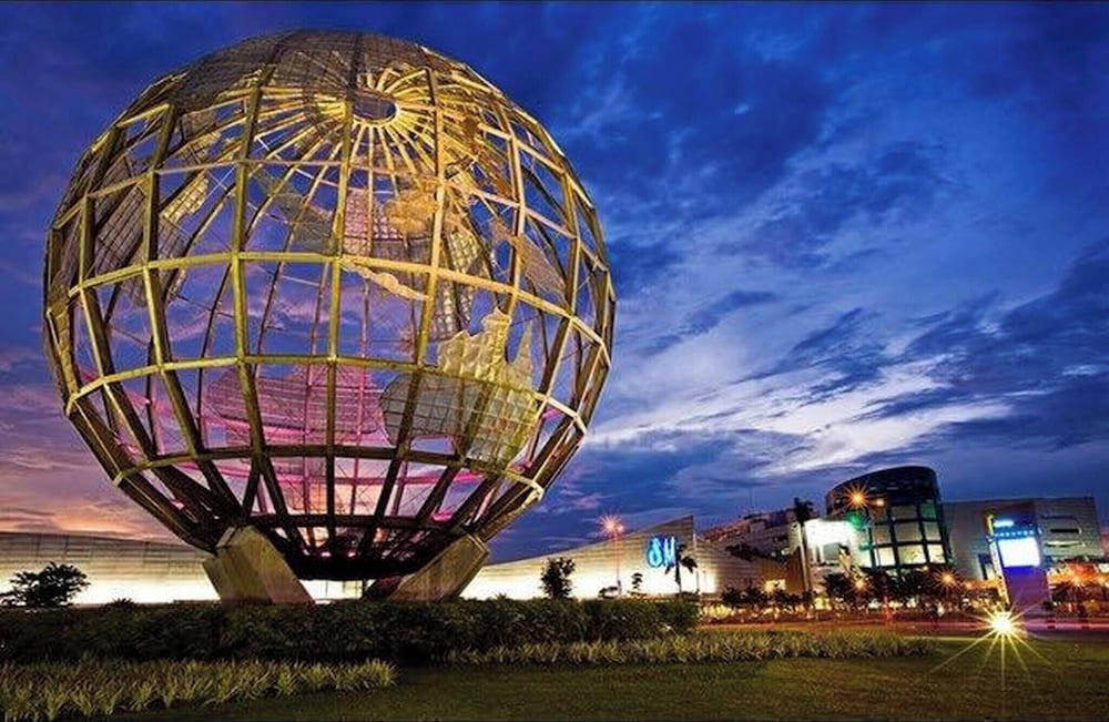 Urban Retreat at Shell Residences With Netflix 300mbps Wifi
