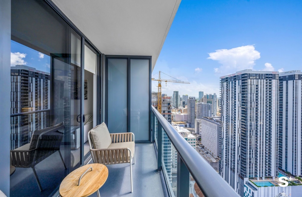 Chic Downtown Retreat 1BR Apartment