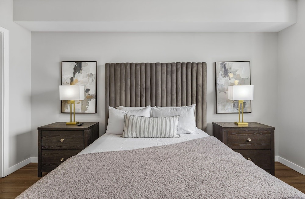 Stylish City-View Condo Pool Access