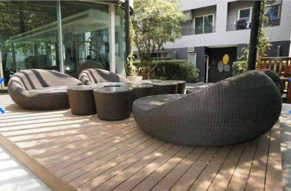 Modern Bangkok Apartment With Pool & Fitness