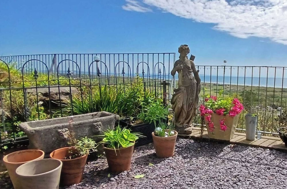 Bayview Cottage Escape in Pendine