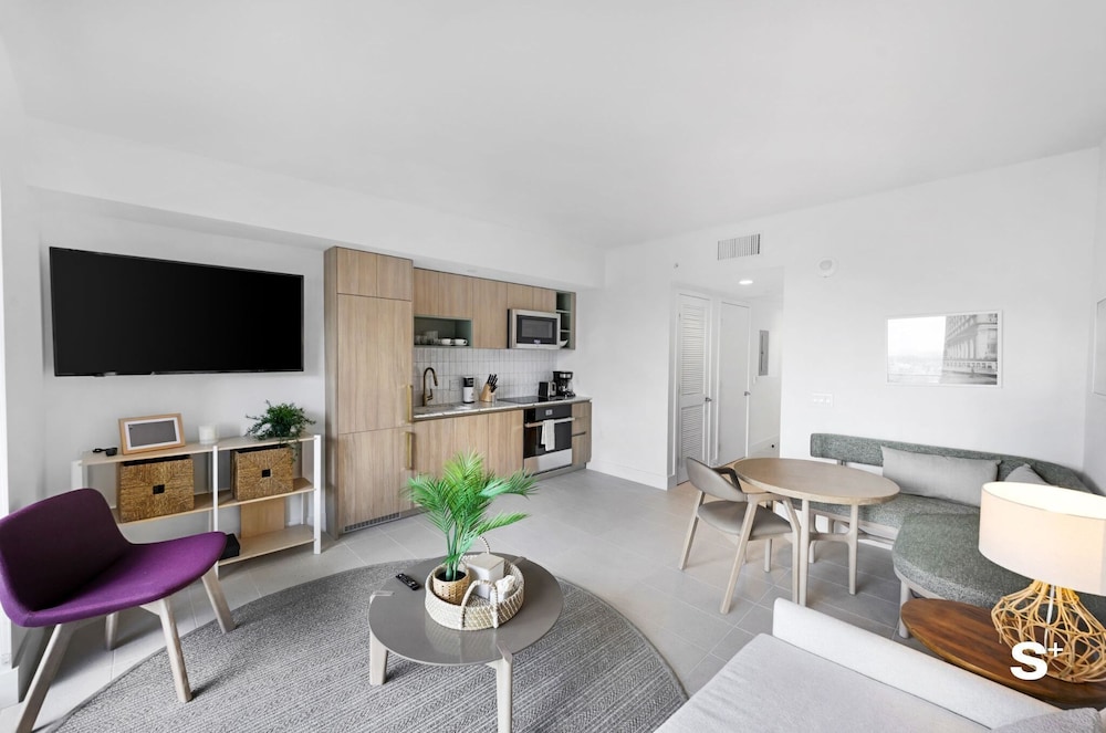 Chic Downtown Retreat 1BR Apartment