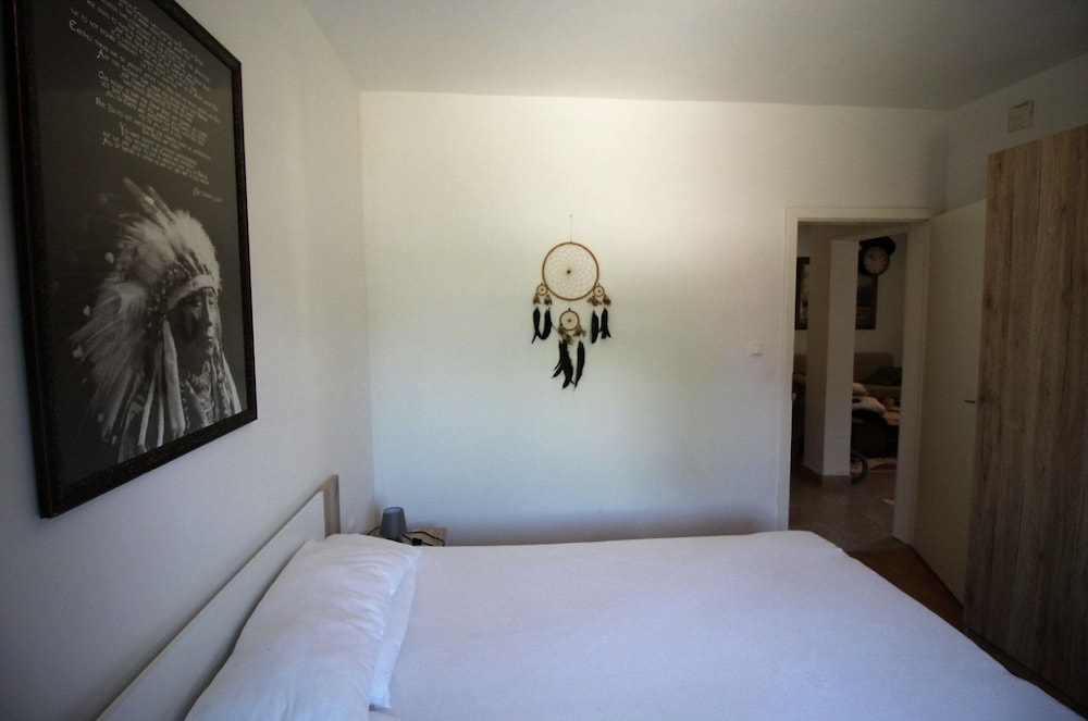 This Pleasant Holiday Home is an Ideal Starting Point to Explore Dalmatia view 4