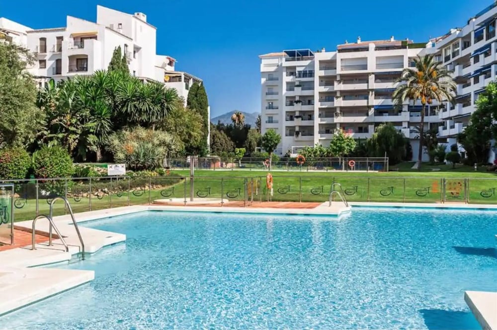 Beautiful 2 Bedrooms Apartment In Puerto Banus