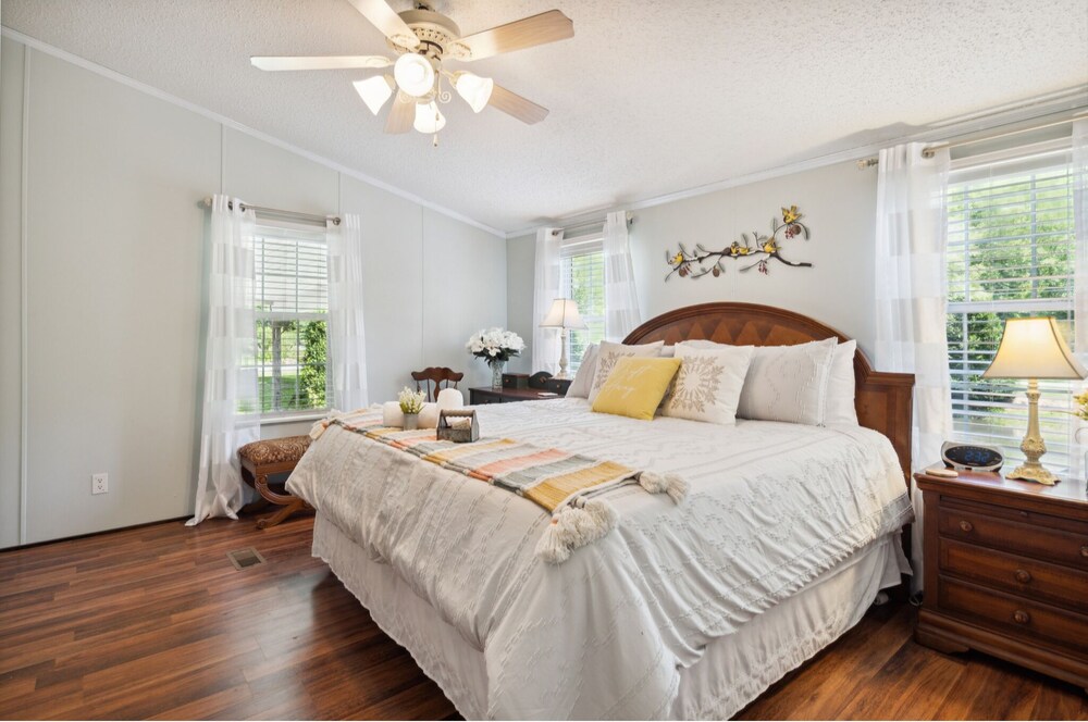 Twin Ponds Retreats 4 Bedroom Retreat by RedAwning view 2