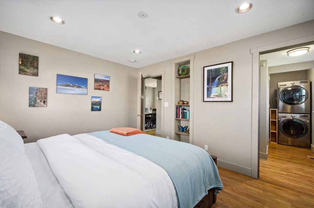 Magnolia Hideaway - Pet Friendly w/ Fireplace