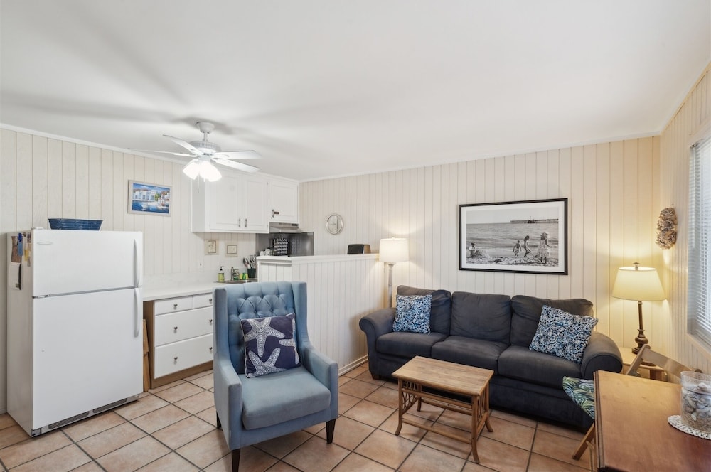 Beach Condo W/private Patio #133 1 Bedroom Condo by Sunset Shores Condominiums