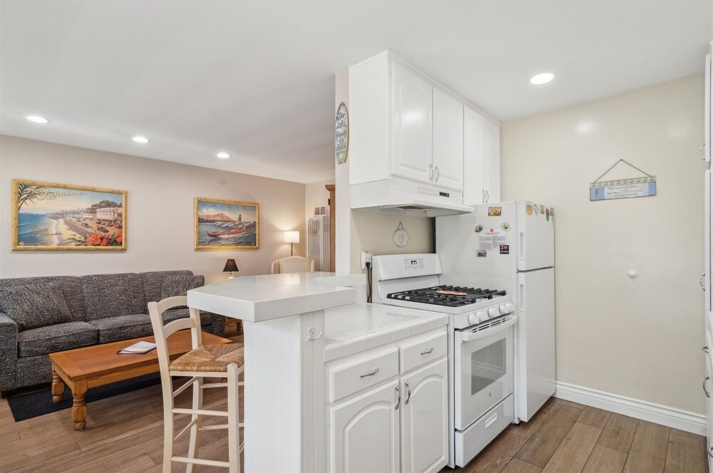 Lovely 1 Bed Beach Condo #128 1 Bedroom Condo by Sunset Shores Condominiums