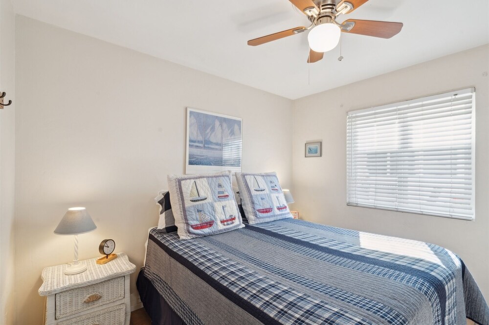 Beach Condo W/private Patio #133 1 Bedroom Condo by Sunset Shores Condominiums