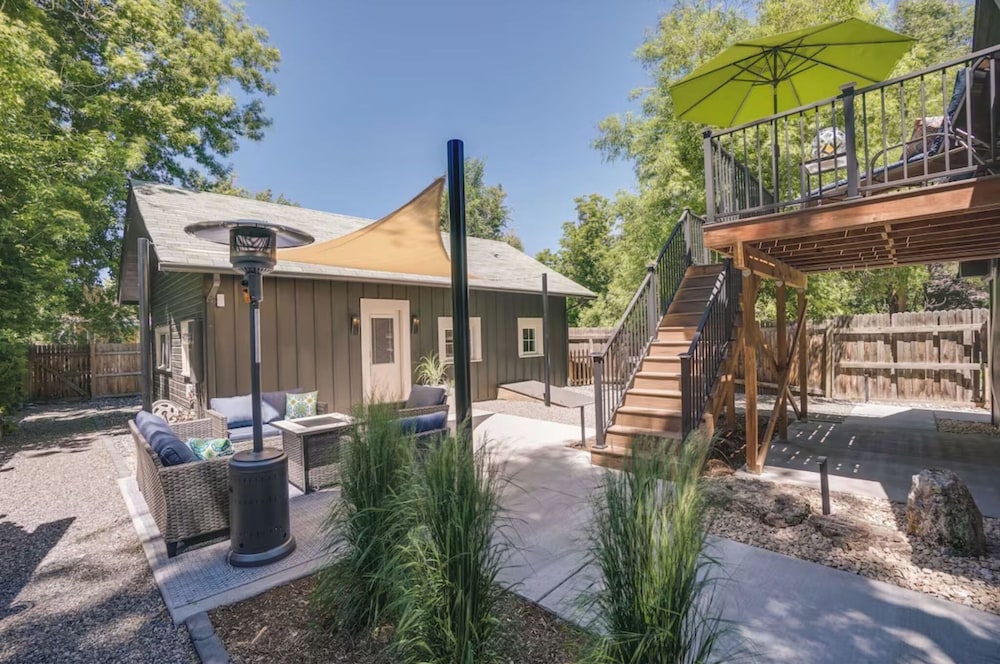 Chic Luxury Retreat in Old Town Walk Everywhere!