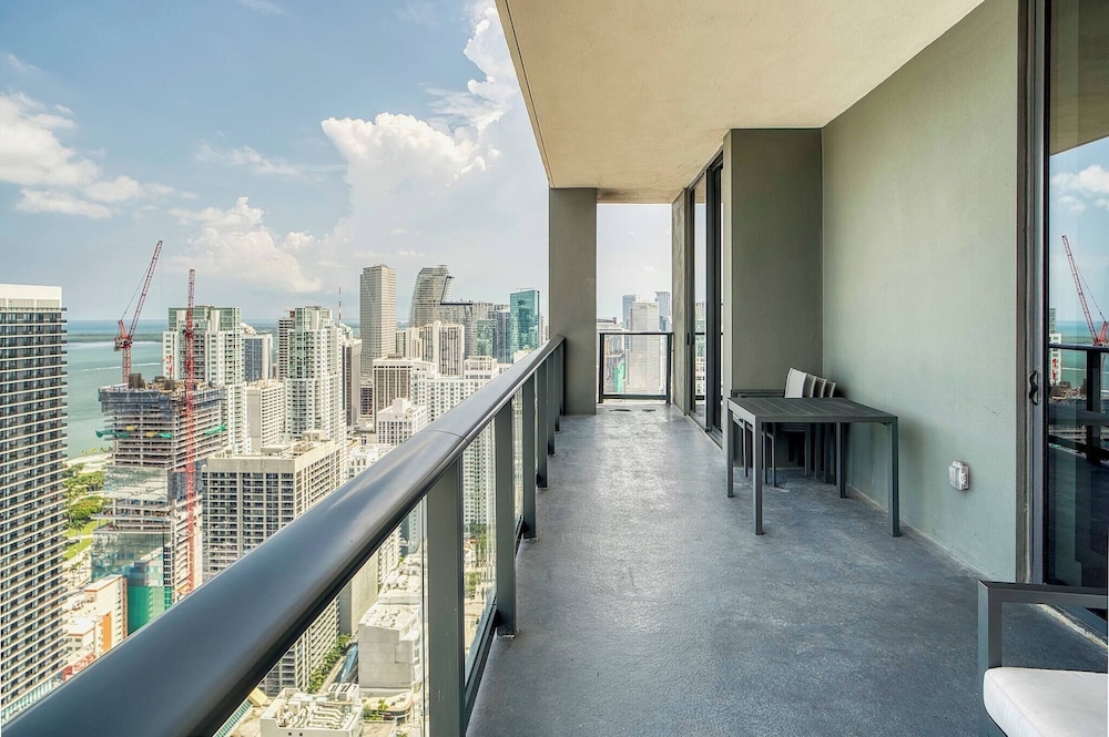 3BR Penthouse Direct, Stunning Water Views