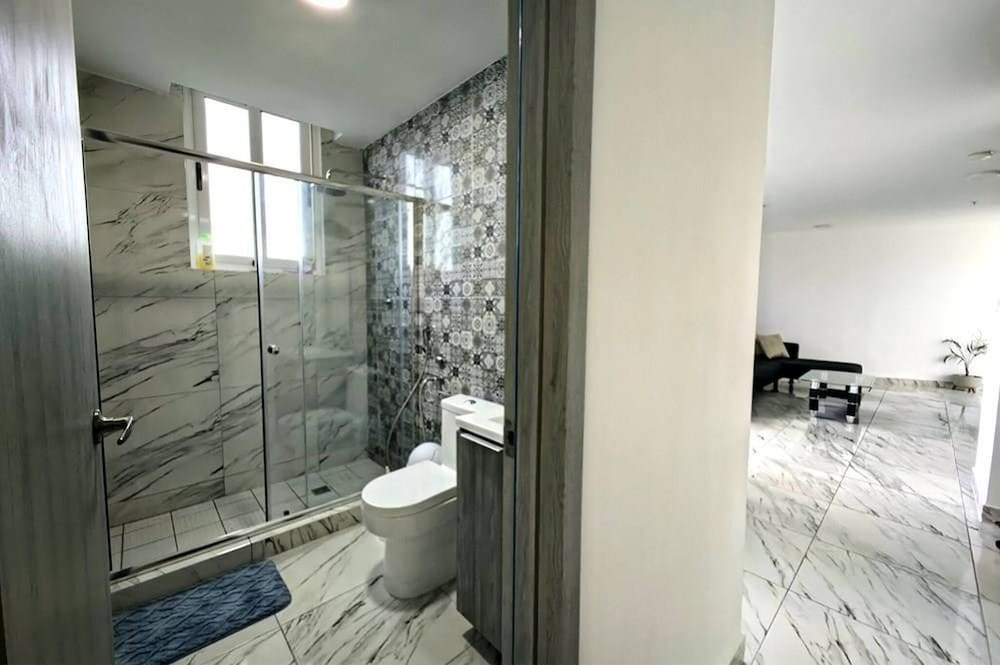 Oceanfront Designer Apartment PH The Sands, Next to Hilton