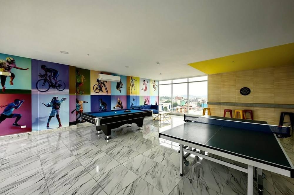Oceanfront Designer Apartment PH The Sands, Next to Hilton