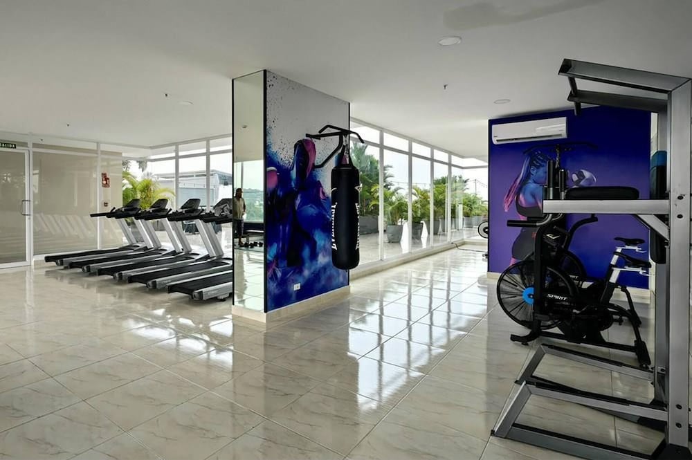 Oceanfront Designer Apartment PH The Sands, Next to Hilton