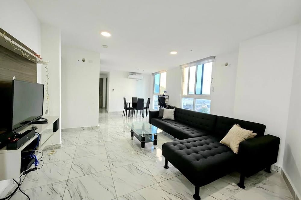 Room-sofa Bed Stay Rooftop Pool & Gym, A