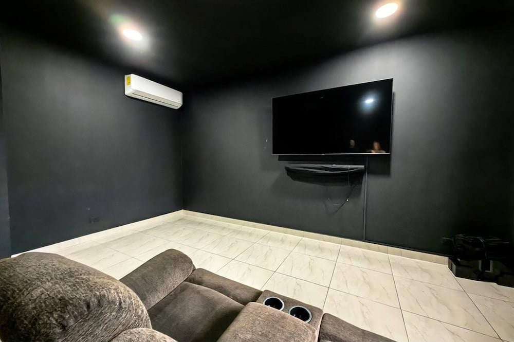 Oceanfront Designer Apartment PH The Sands, Next to Hilton