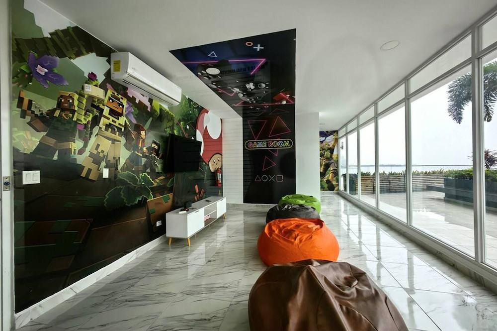 Room-sofa Bed Stay Rooftop Pool & Gym, A
