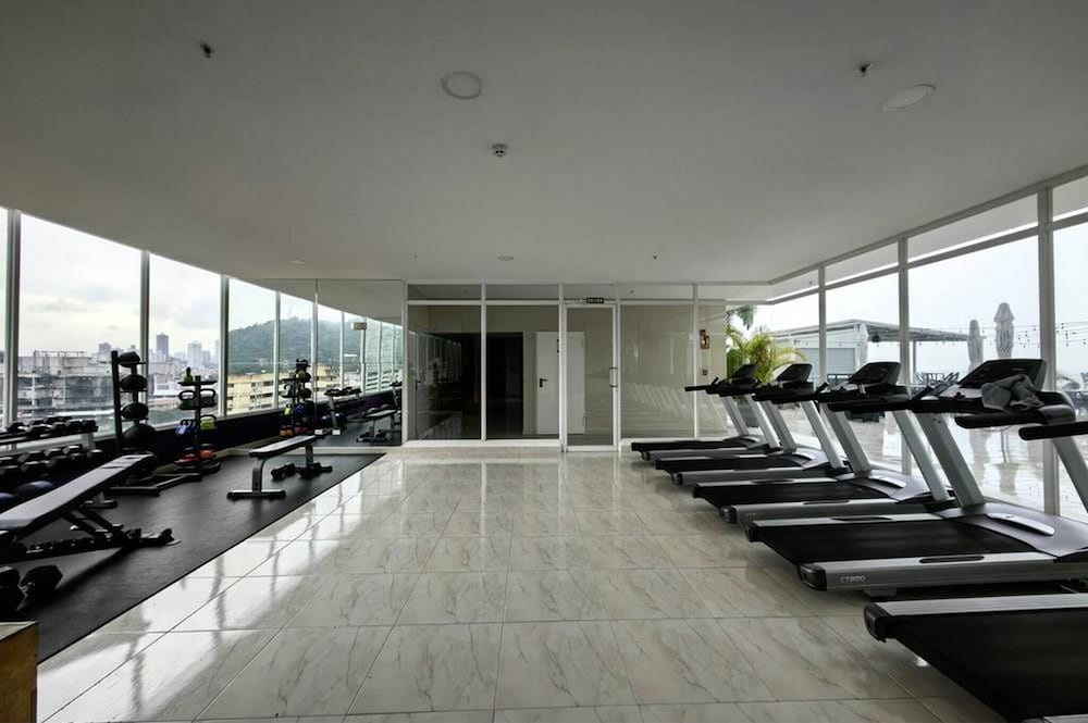 Oceanfront Designer Apartment PH The Sands, Next to Hilton