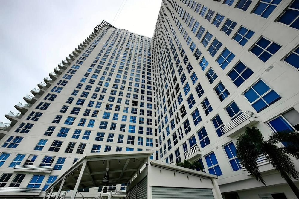 Room-sofa Bed Stay Rooftop Pool & Gym, A