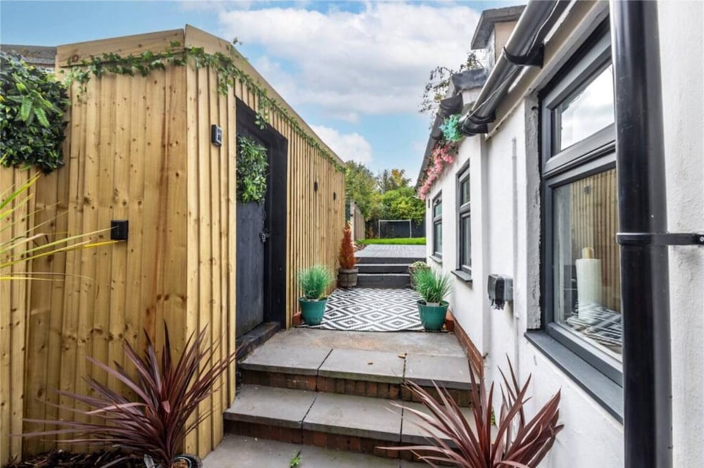 Peaceful Retreat in Telford With Modern Amenities
