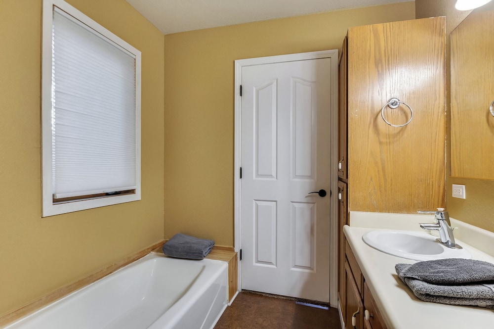 Tahoe Mountain Retreat Sleeps 12!